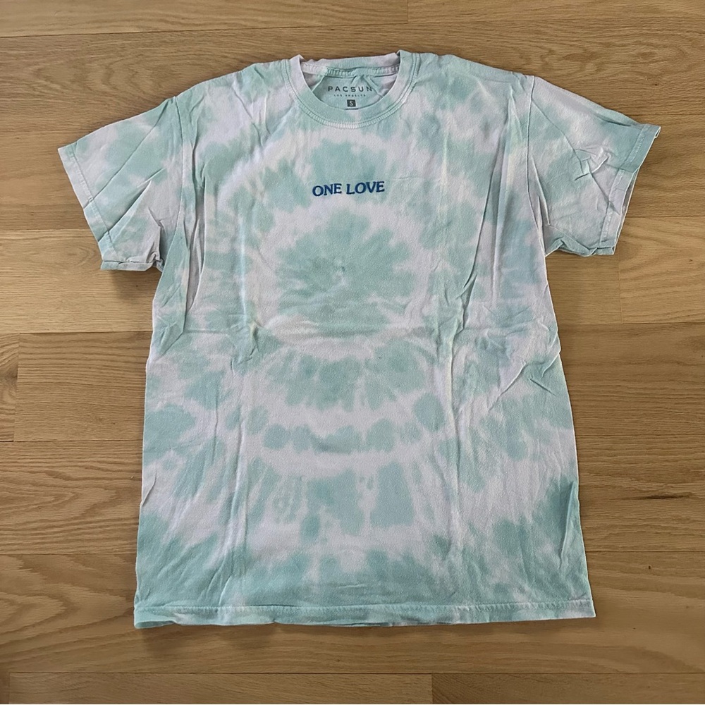 Small Pacsun One Love Tee
